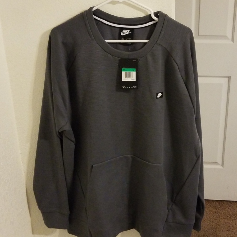 💥NWT💥NIKE SWEATER WITH FRONT HAND POCKET